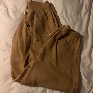WOMENS NIKE